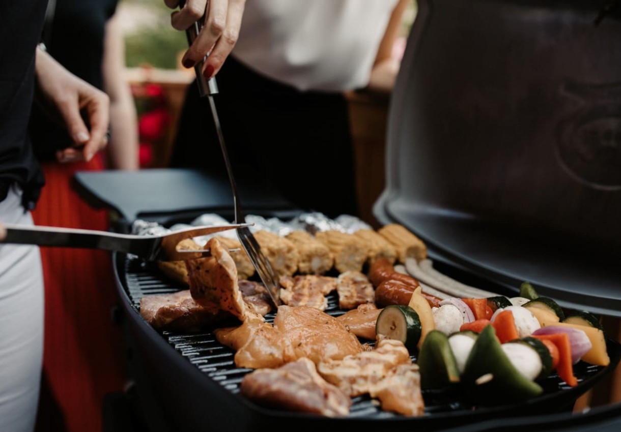 Grillabend auf der Terrasse des Chalet Lois